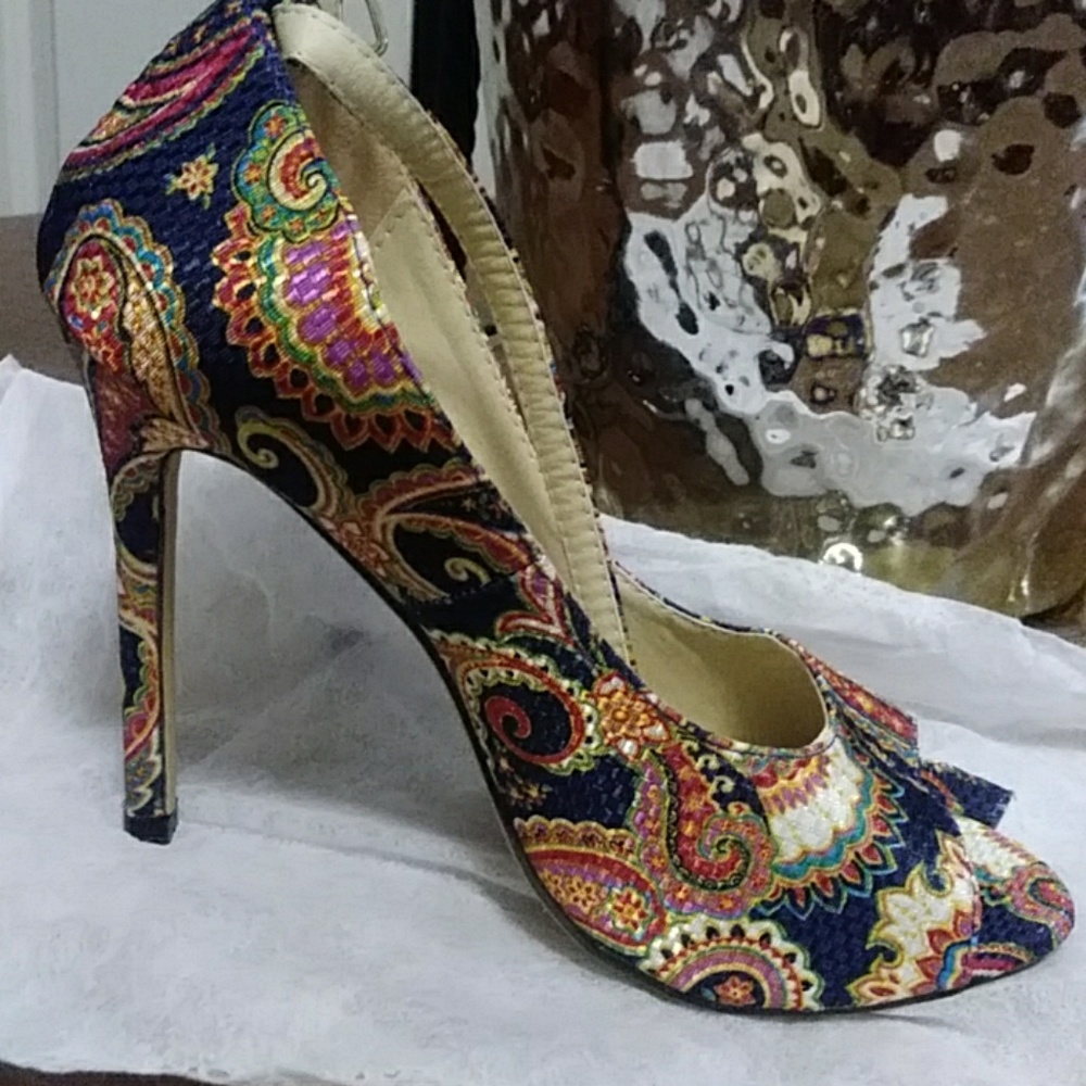 Shoes never worn - Picture 2 of 4